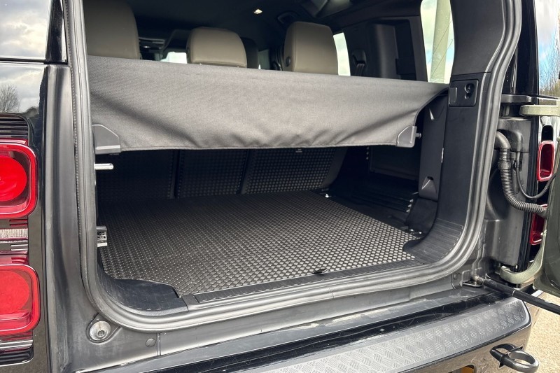 2023 (73) LAND ROVER DEFENDER 3.0 D300 X-Dynamic S 110 5dr Auto 5159768