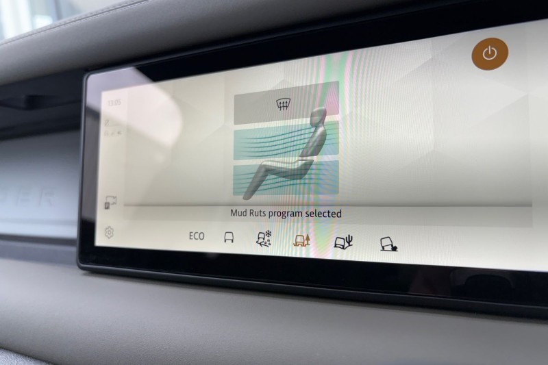 2023 (73) LAND ROVER DEFENDER 3.0 D300 X-Dynamic S 110 5dr Auto 5159761