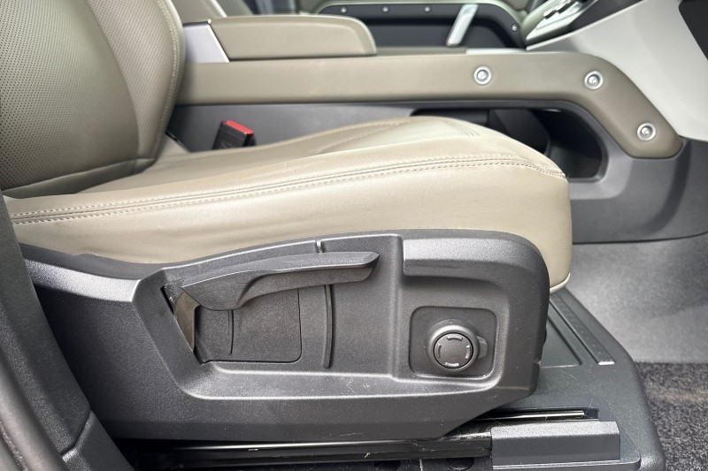 2023 (73) LAND ROVER DEFENDER 3.0 D300 X-Dynamic S 110 5dr Auto 5159750