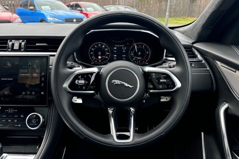 2024 (73) JAGUAR F-PACE 2.0 D200 R-Dynamic HSE Black 5dr Auto AWD 3420877