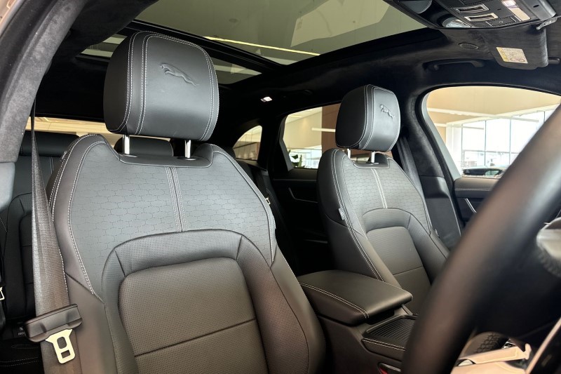 2024 (73) JAGUAR F-PACE 2.0 D200 R-Dynamic HSE Black 5dr Auto AWD 3420876