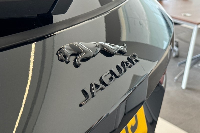 2024 (73) JAGUAR F-PACE 2.0 D200 R-Dynamic HSE Black 5dr Auto AWD 3420903