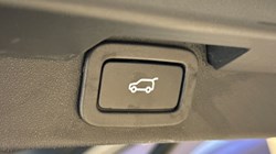 2020 (20) LAND ROVER DISCOVERY 3.0 SD6 HSE 5dr Auto 3451681