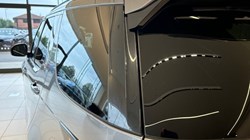 2020 (20) LAND ROVER DISCOVERY 3.0 SD6 HSE 5dr Auto 3451682