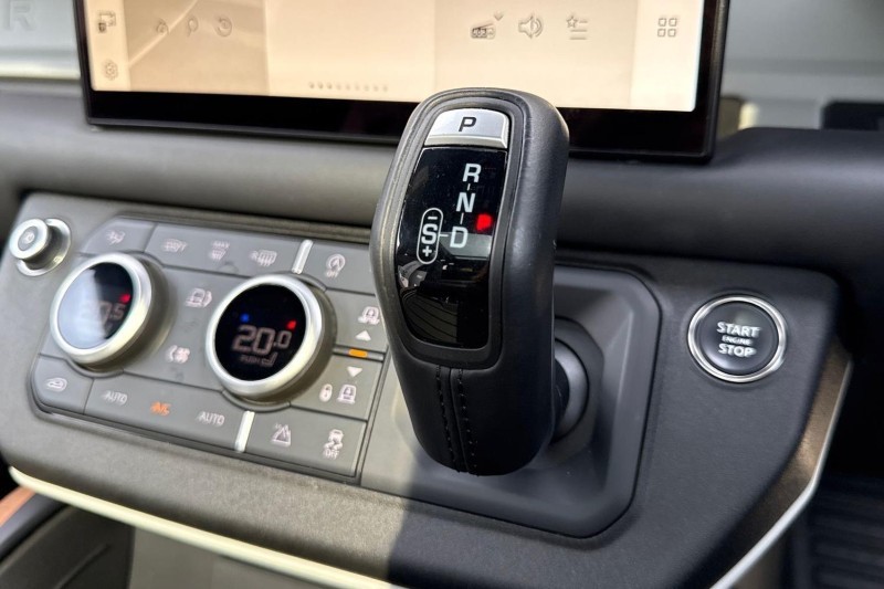 2023 (23) LAND ROVER DEFENDER 3.0 D300 HSE 110 5dr Auto 5577735