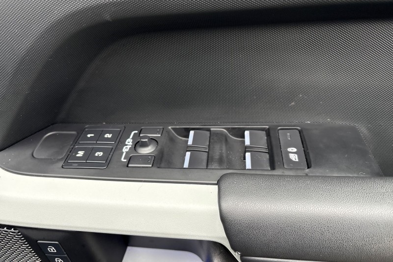 2023 (23) LAND ROVER DEFENDER 3.0 D300 HSE 110 5dr Auto 5146926