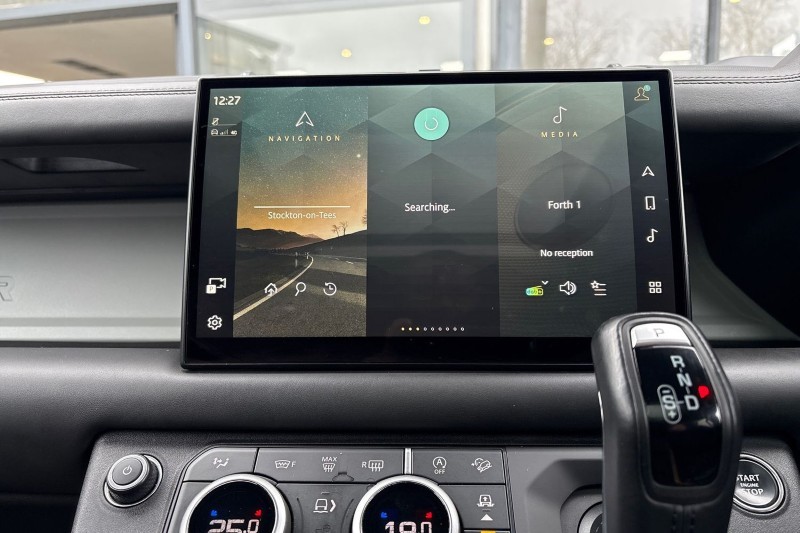 2023 (23) LAND ROVER DEFENDER 3.0 D300 HSE 110 5dr Auto 5146916