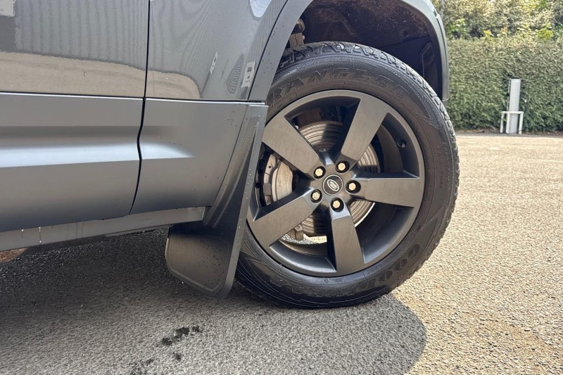 2023 (23) LAND ROVER DEFENDER 3.0 D300 HSE 110 5dr Auto 5577771