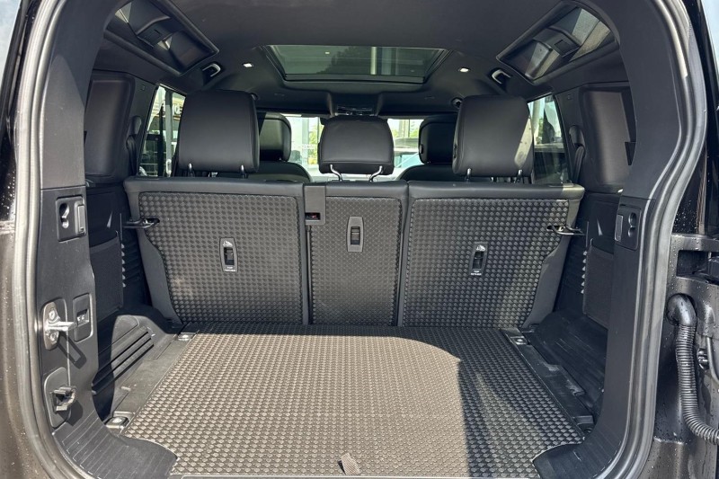 2023 (23) LAND ROVER DEFENDER 3.0 D300 HSE 110 5dr Auto 5577732