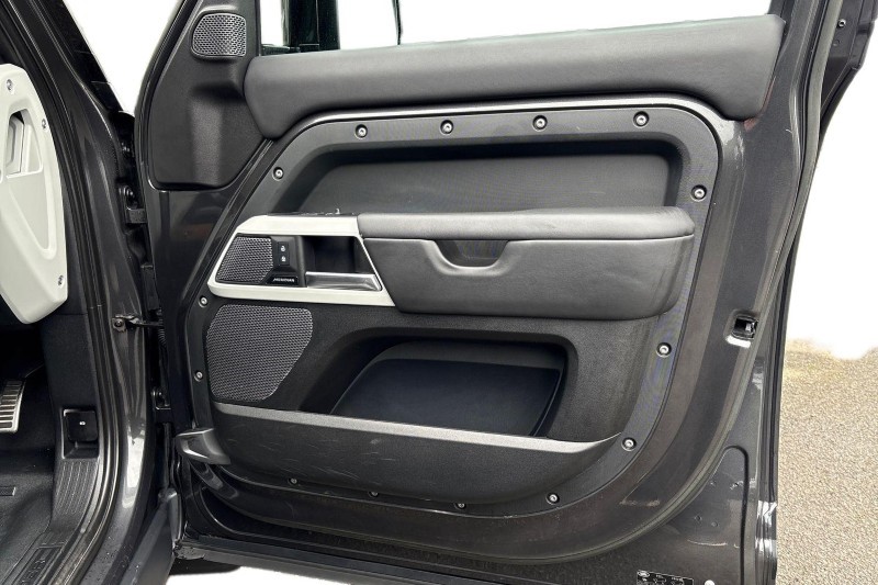 2023 (23) LAND ROVER DEFENDER 3.0 D300 HSE 110 5dr Auto 5146925