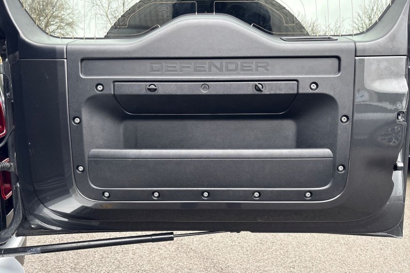 2023 (23) LAND ROVER DEFENDER 3.0 D300 HSE 110 5dr Auto 5146946