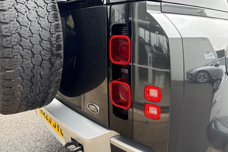 2023 (23) LAND ROVER DEFENDER 3.0 D300 HSE 110 5dr Auto 5146952
