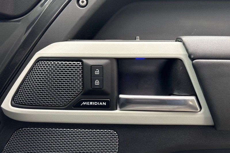 2023 (23) LAND ROVER DEFENDER 3.0 D300 HSE 110 5dr Auto 5146957