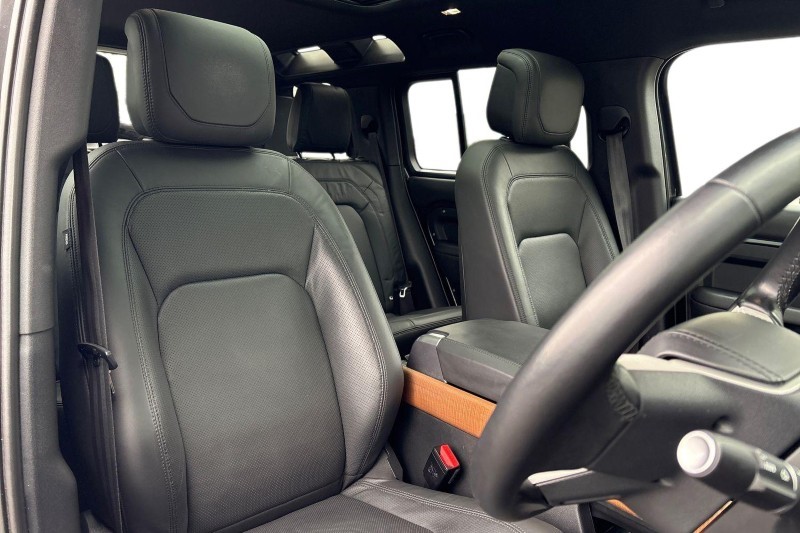 2023 (23) LAND ROVER DEFENDER 3.0 D300 HSE 110 5dr Auto 5146929