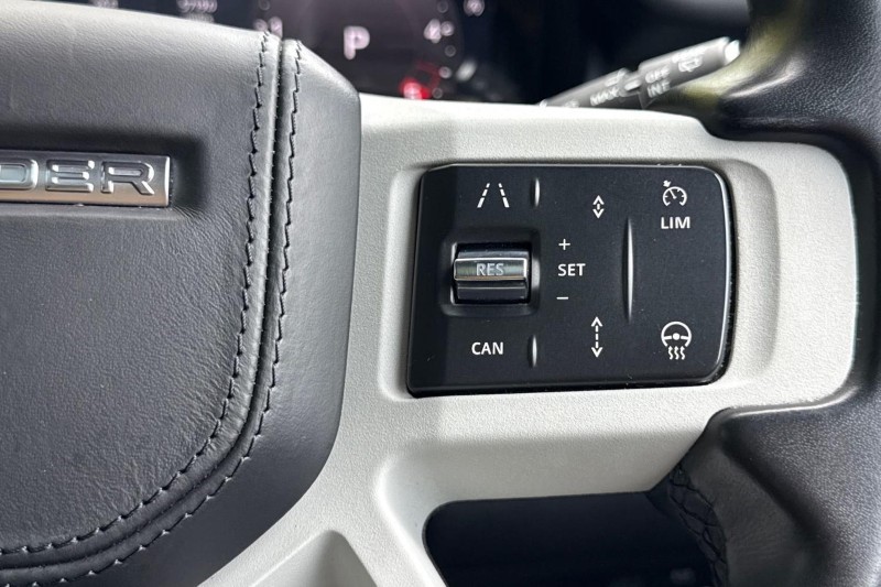 2023 (23) LAND ROVER DEFENDER 3.0 D300 HSE 110 5dr Auto 5577750