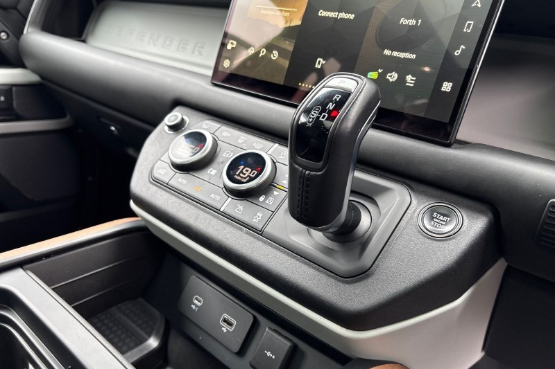 2023 (23) LAND ROVER DEFENDER 3.0 D300 HSE 110 5dr Auto 5146915