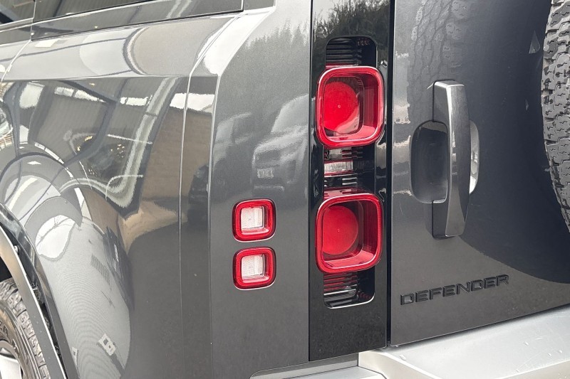 2023 (23) LAND ROVER DEFENDER 3.0 D300 HSE 110 5dr Auto 5146921