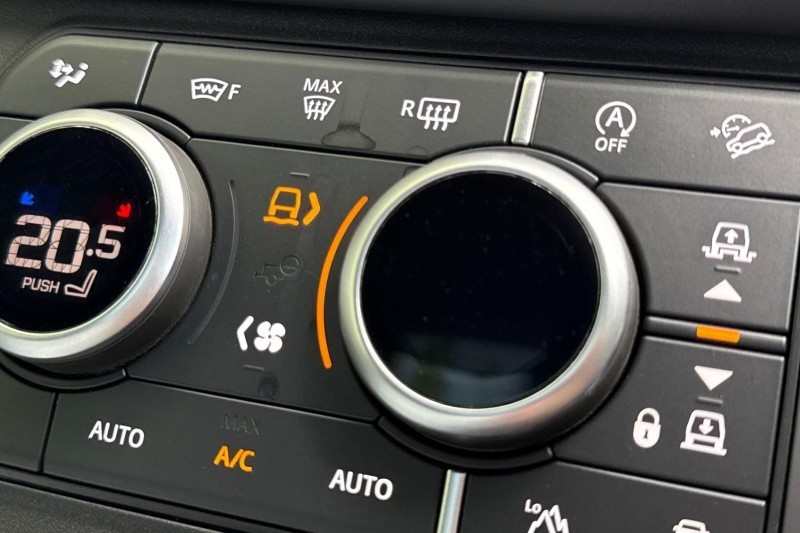 2023 (23) LAND ROVER DEFENDER 3.0 D300 HSE 110 5dr Auto 5577760