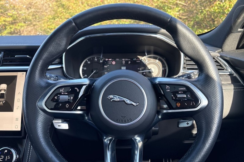 2023 (23) JAGUAR F-PACE 2.0 D200 R-Dynamic Black 5dr Auto AWD 5129532