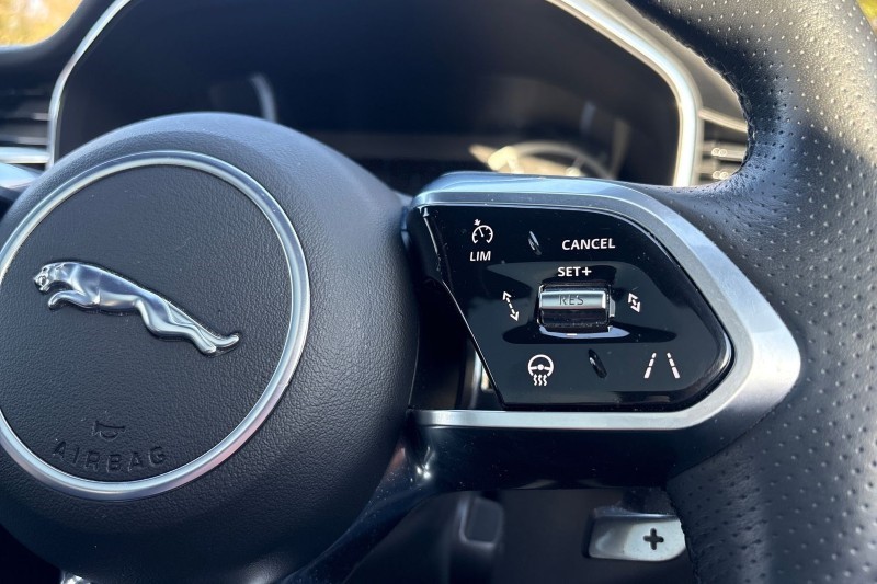 2023 (23) JAGUAR F-PACE 2.0 D200 R-Dynamic Black 5dr Auto AWD 5129534