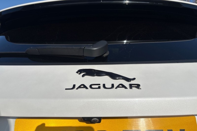 2023 (23) JAGUAR F-PACE 2.0 D200 R-Dynamic Black 5dr Auto AWD 5129553