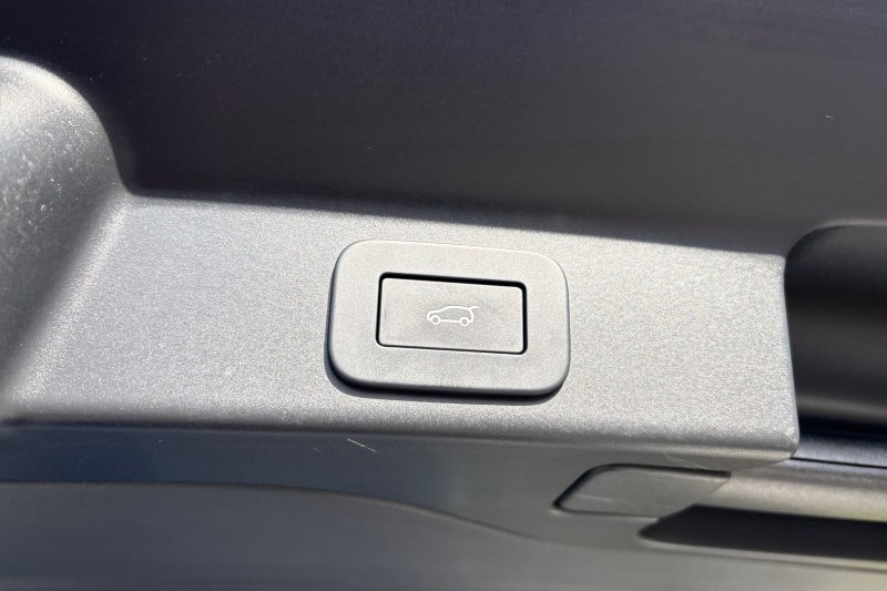 2023 (23) JAGUAR F-PACE 2.0 D200 R-Dynamic Black 5dr Auto AWD 5129548