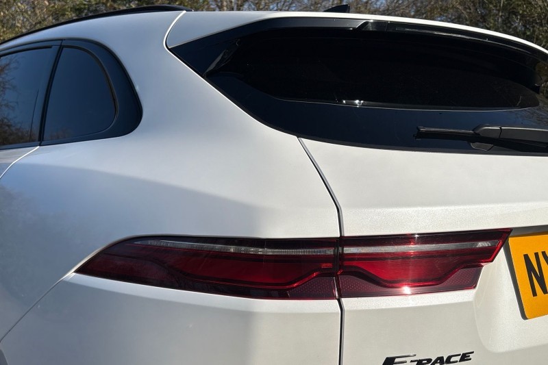 2023 (23) JAGUAR F-PACE 2.0 D200 R-Dynamic Black 5dr Auto AWD 5129524