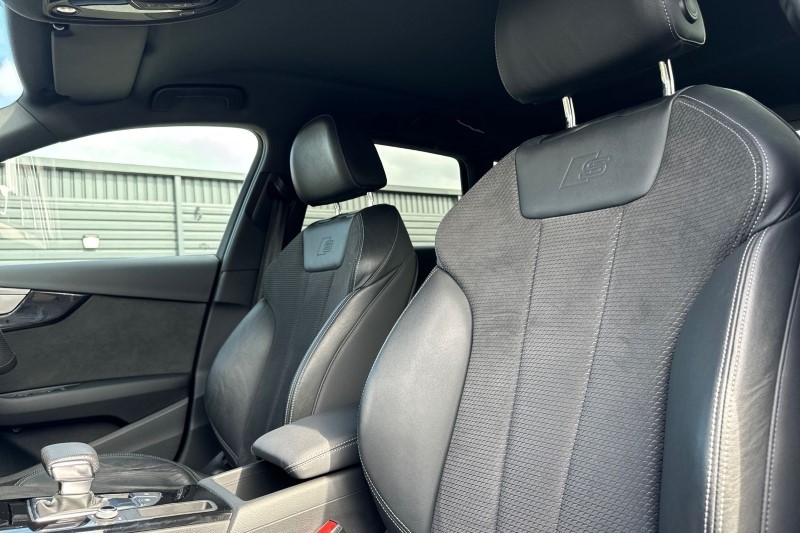 2021 (21) AUDI A4 35 TDI Black Edition 5dr S Tronic 3455504