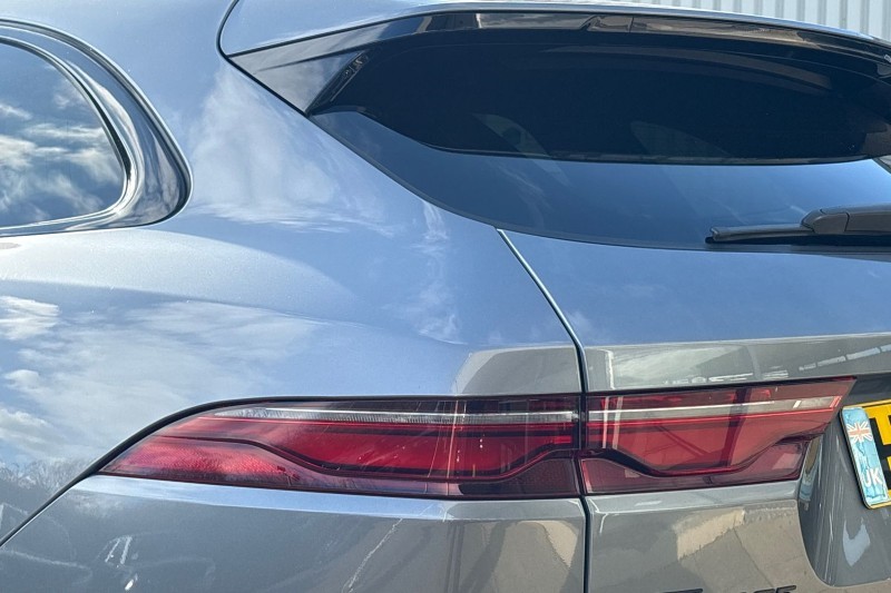 2022 (22) JAGUAR F-PACE 2.0 D200 R-Dynamic HSE 5dr Auto AWD 5159054