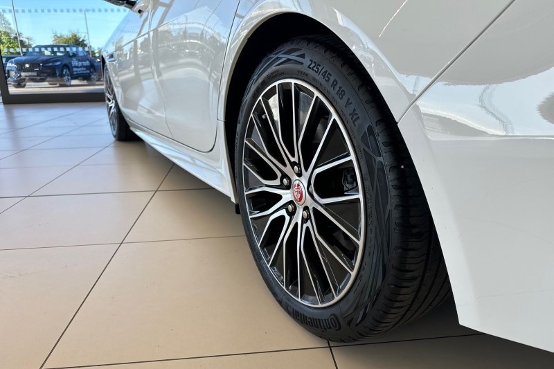 2021 (71) JAGUAR XE 2.0 D200 R-Dynamic S 4dr Auto 3502776