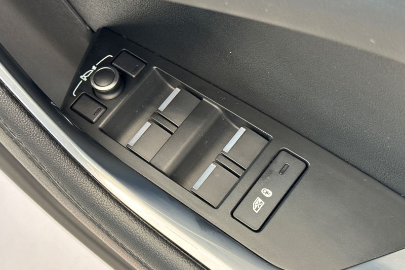 2021 (71) JAGUAR XE 2.0 D200 R-Dynamic S 4dr Auto 3502753