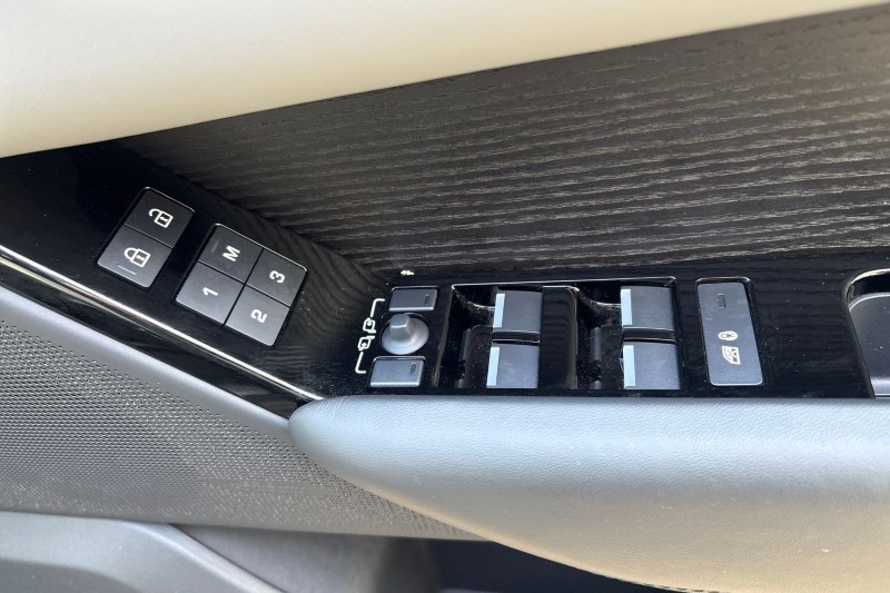 2025 (25) LAND ROVER RANGE ROVER VELAR 2.0 P400e Autobiography 5dr Auto [Revised] 5154970