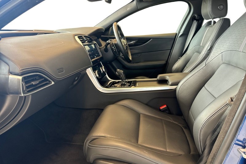 2023 (73) JAGUAR XE 2.0 D200 R-Dynamic HSE 4dr Auto 3501361