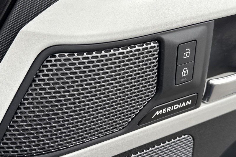 2023 (23) LAND ROVER DEFENDER 3.0 D250 X-Dynamic SE 90 3dr Auto 3535094