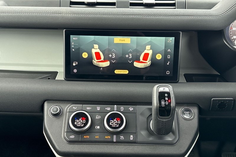 2023 (23) LAND ROVER DEFENDER 3.0 D250 X-Dynamic SE 90 3dr Auto 3535109