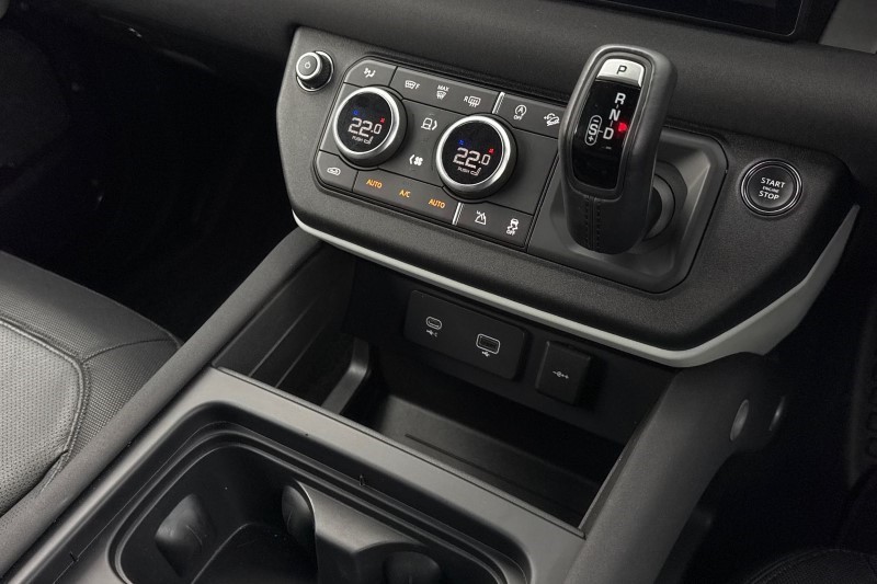 2023 (23) LAND ROVER DEFENDER 3.0 D250 X-Dynamic SE 90 3dr Auto 3535111