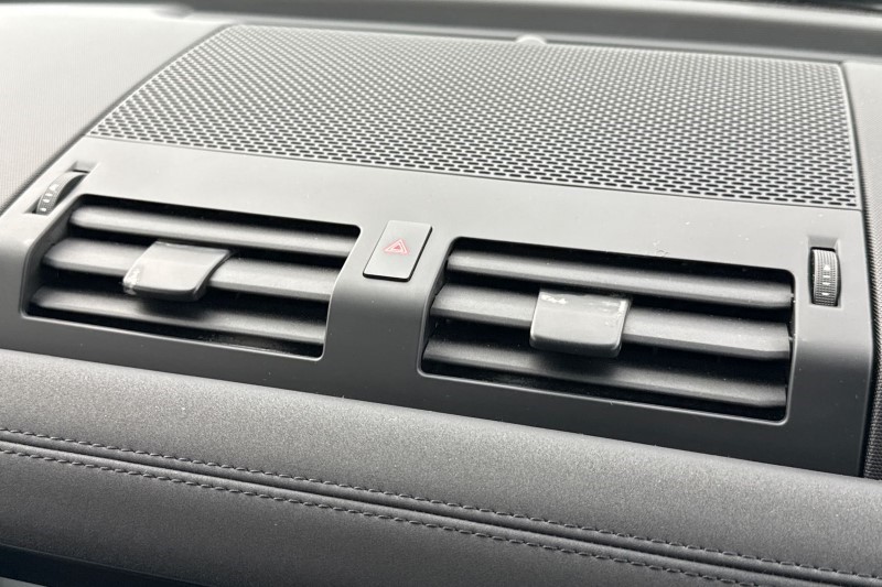 2023 (23) LAND ROVER DEFENDER 3.0 D250 X-Dynamic SE 90 3dr Auto 3535110