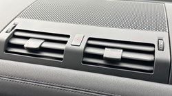 2023 (23) LAND ROVER DEFENDER 3.0 D250 X-Dynamic SE 90 3dr Auto 3535110