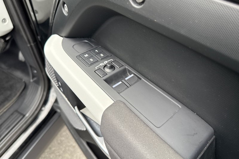 2023 (23) LAND ROVER DEFENDER 3.0 D250 X-Dynamic SE 90 3dr Auto 3535095