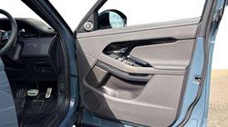 2024 (24) LAND ROVER RANGE ROVER EVOQUE 2.0 D200 Dynamic SE 5dr Auto 5239987