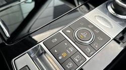 2018 (18) LAND ROVER DISCOVERY 3.0 TD6 HSE Luxury 5dr Auto 3590274