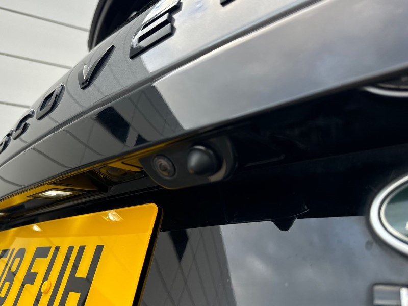 2018 (18) LAND ROVER DISCOVERY 3.0 TD6 HSE Luxury 5dr Auto 3590293