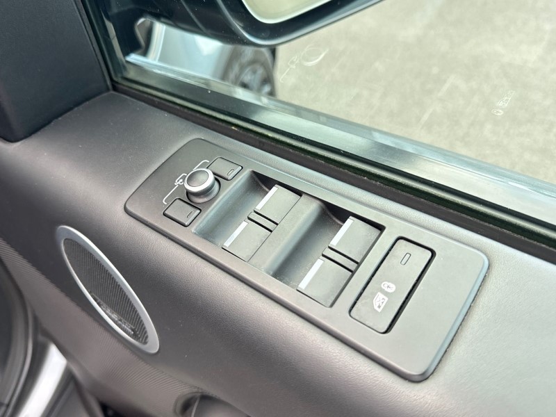 2018 (18) LAND ROVER DISCOVERY 3.0 TD6 HSE Luxury 5dr Auto 3590260