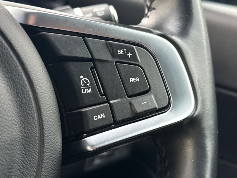 2020 (70) JAGUAR E-PACE 2.0d [180] Chequered Flag Edition 5dr Auto 3578786