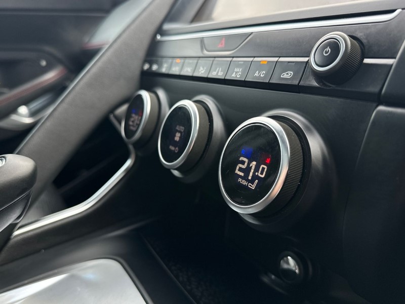 2020 (70) JAGUAR E-PACE 2.0d [180] Chequered Flag Edition 5dr Auto 3578792