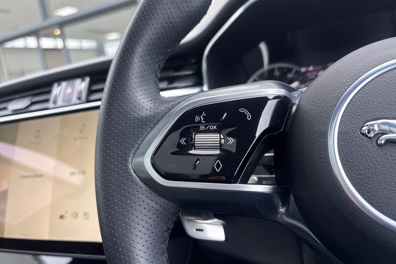 2023 (72) JAGUAR F-PACE 2.0 D200 R-Dynamic Black 5dr Auto AWD 5156226