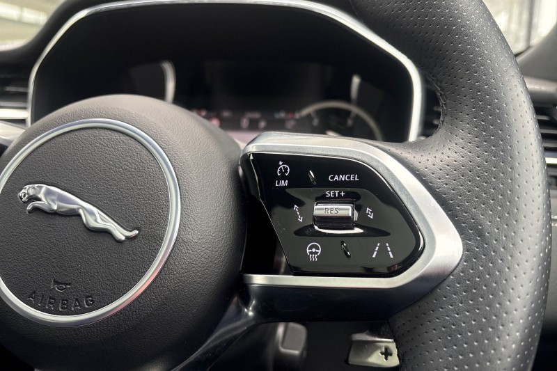 2023 (72) JAGUAR F-PACE 2.0 D200 R-Dynamic Black 5dr Auto AWD 5156227