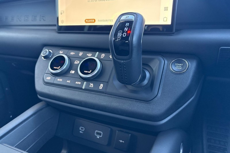 2024 (24) LAND ROVER DEFENDER 3.0 D250 X-Dynamic HSE 110 5dr Auto 5190369