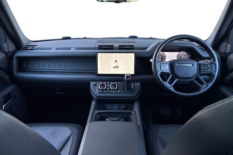 2024 (24) LAND ROVER DEFENDER 3.0 D250 X-Dynamic HSE 110 5dr Auto 5190365
