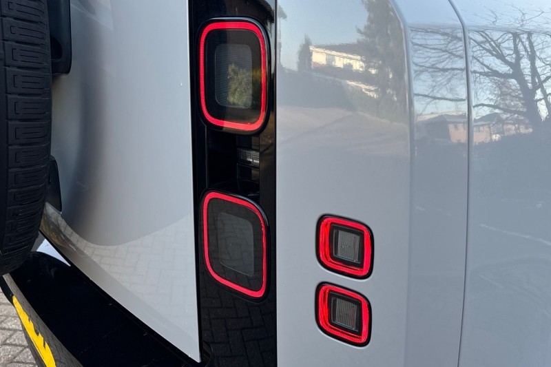 2025 (75) LAND ROVER DEFENDER 3.0 D350 X-Dynamic HSE 110 5dr Auto [7 Seat] 5192021